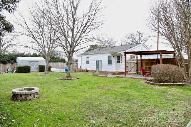 Building Photo - 206 Faile St