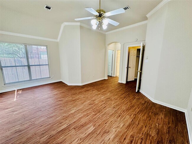 Building Photo - 6514 Clairmont Dr