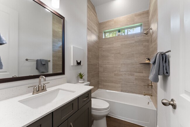 Building Photo - 522 Black Bronco Rd