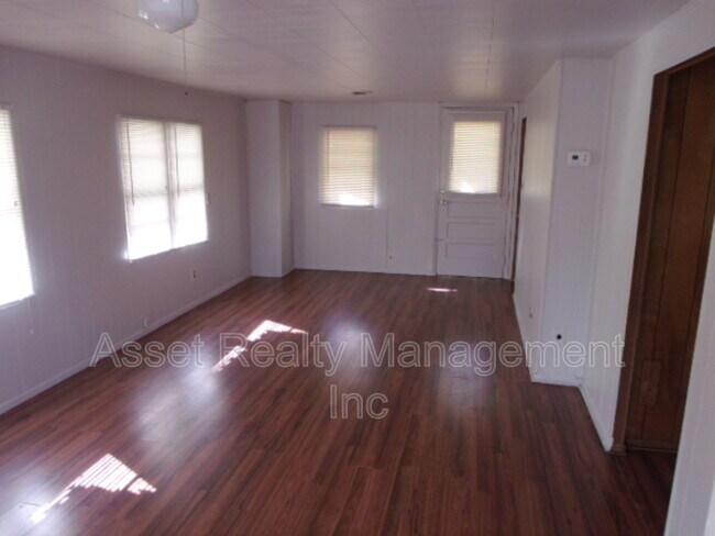 Building Photo - 102 Wainwright Rd