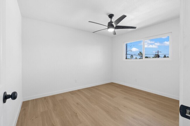 Building Photo - 4082-4084 Chamoune