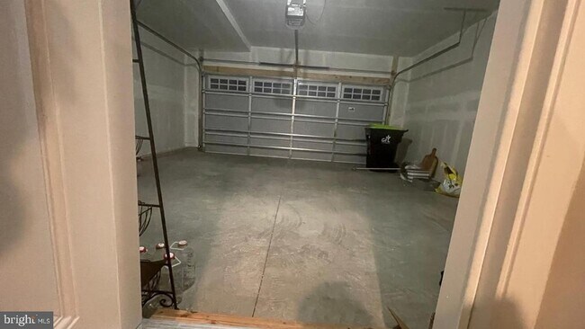 Building Photo - 205 Thicket Dr