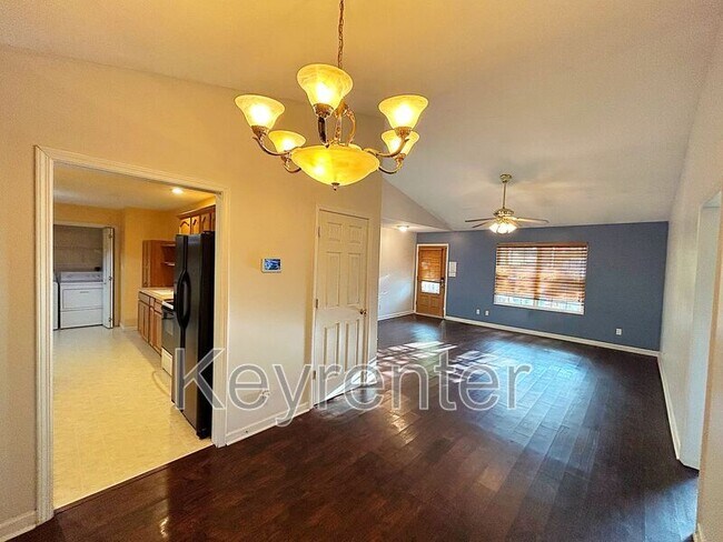 Building Photo - 4417 Fawnie Ln