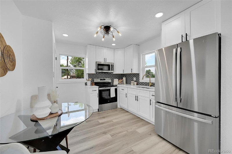 Building Photo - 461 W 71st Ave