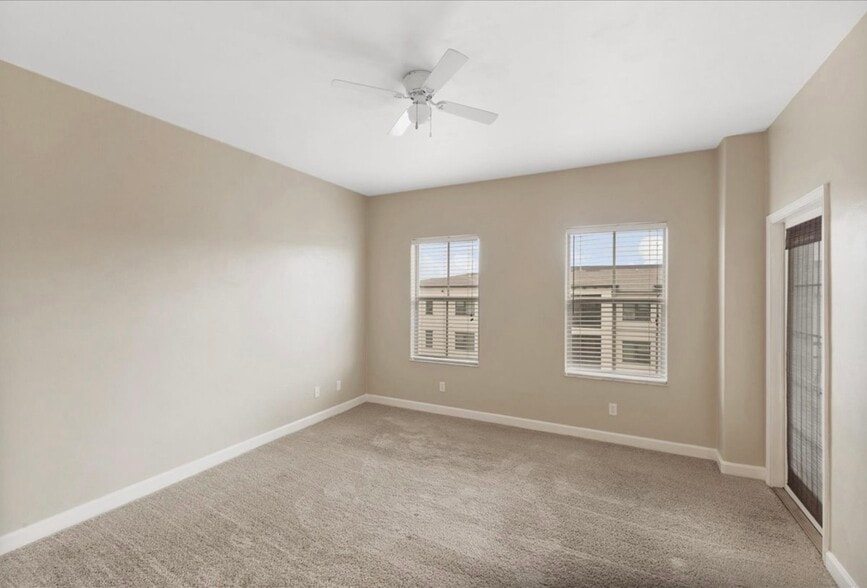 Building Photo - 424 Luna Bella Ln