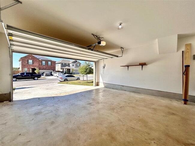 Building Photo - 124 Bronco Billy Dr