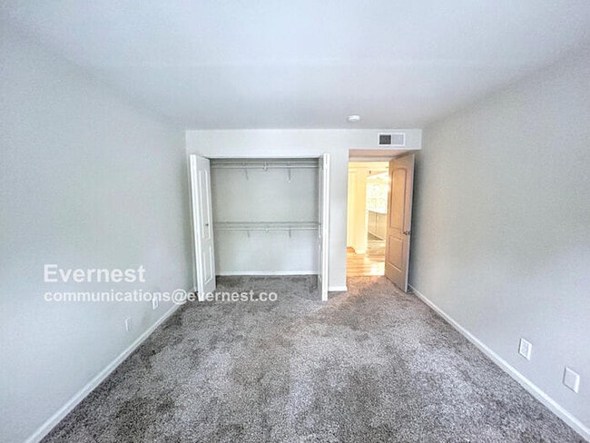 Building Photo - 2016 Henderson Cir