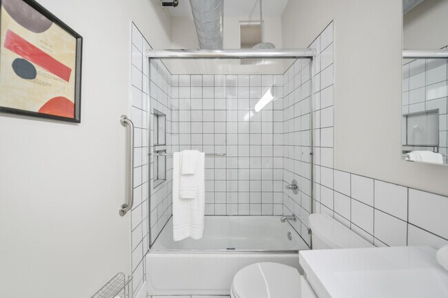 Building Photo - 122 W Elder St