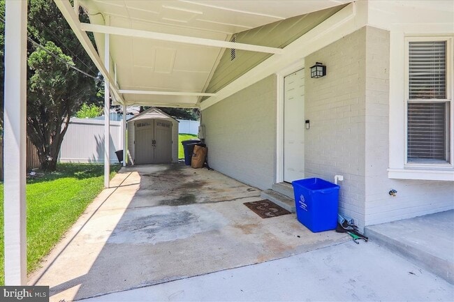 Building Photo - 2711 Weller Rd