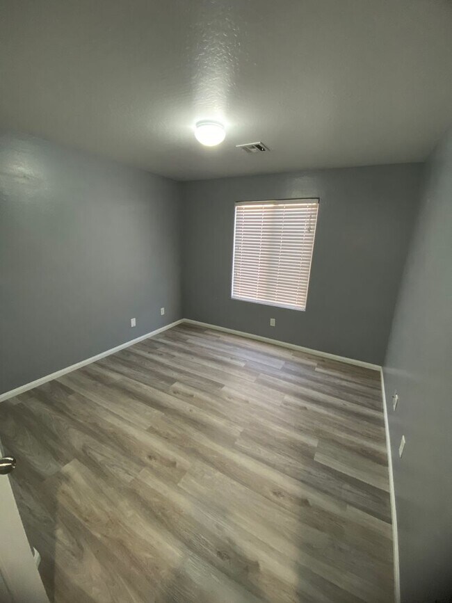 Building Photo - AMERICANA Property Mgmt - Beautiful 4 beds...