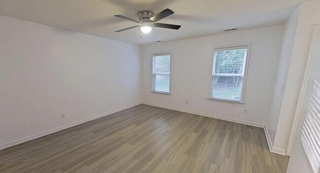 Building Photo - 1113 Loman Ln