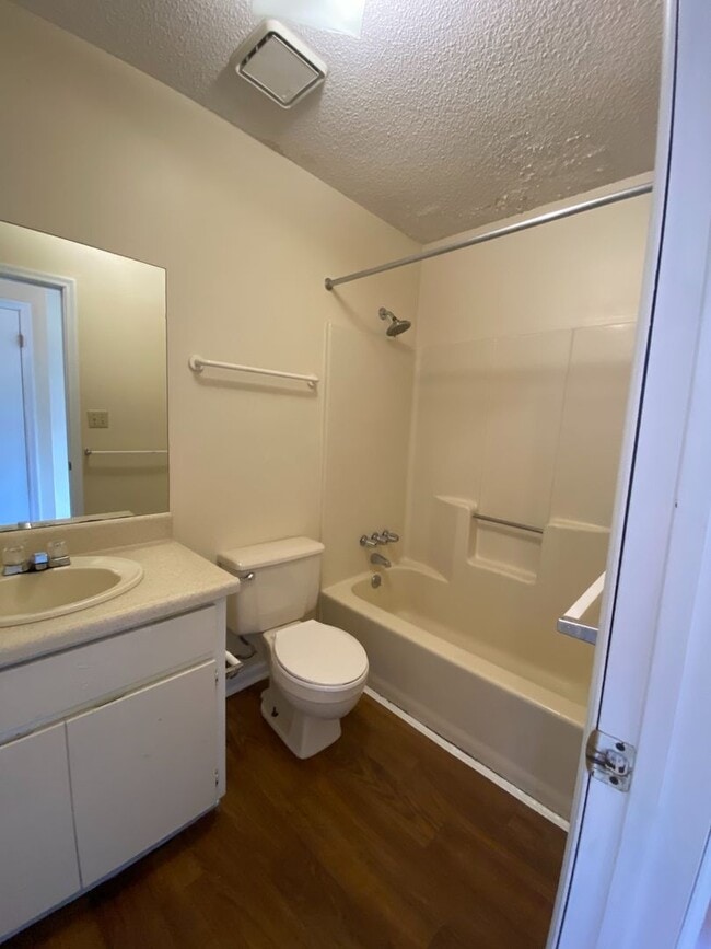 Building Photo - 6111 Vinnie Dr