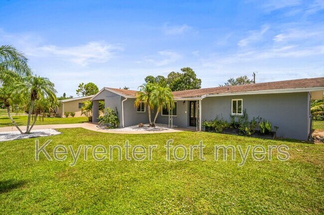 Building Photo - 2210 Parkview Dr