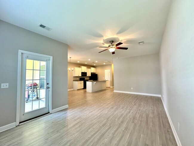 Building Photo - 3 Bed 2 Bath Townhome Located in Cokers Commons in Goose Creek!