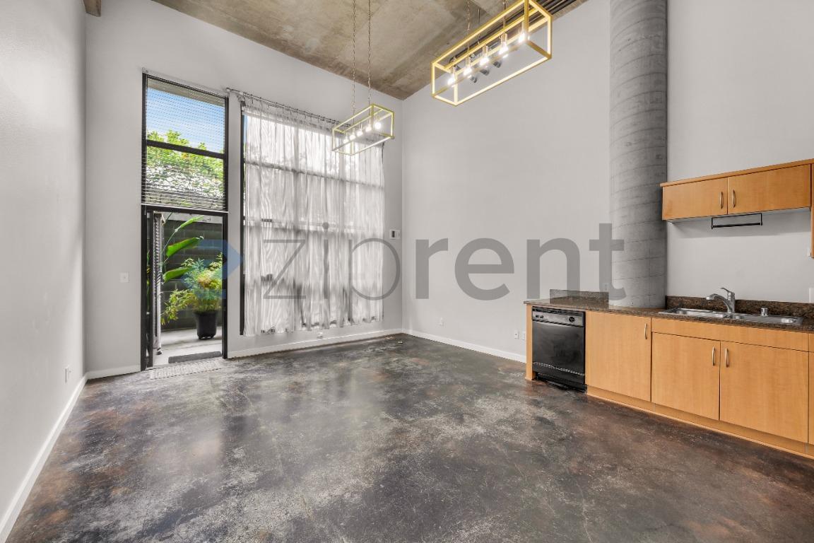 Building Photo - Unit 110