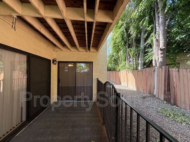 Building Photo - 1633 Porter Way