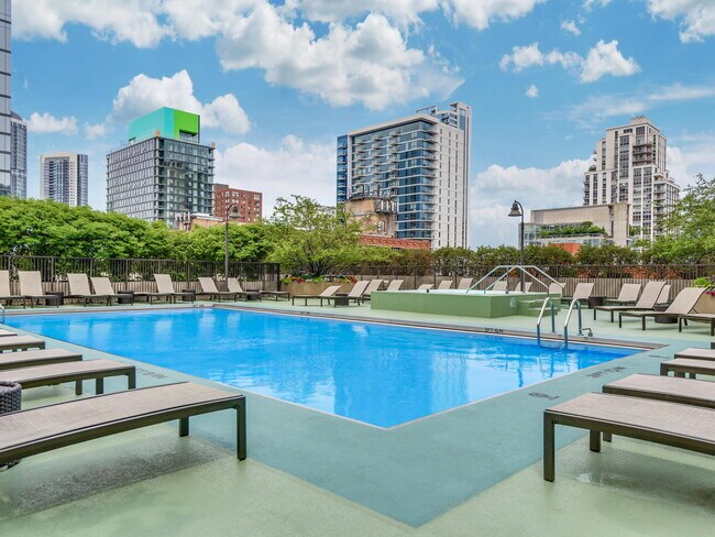 Building Photo - 400 N La Salle Dr