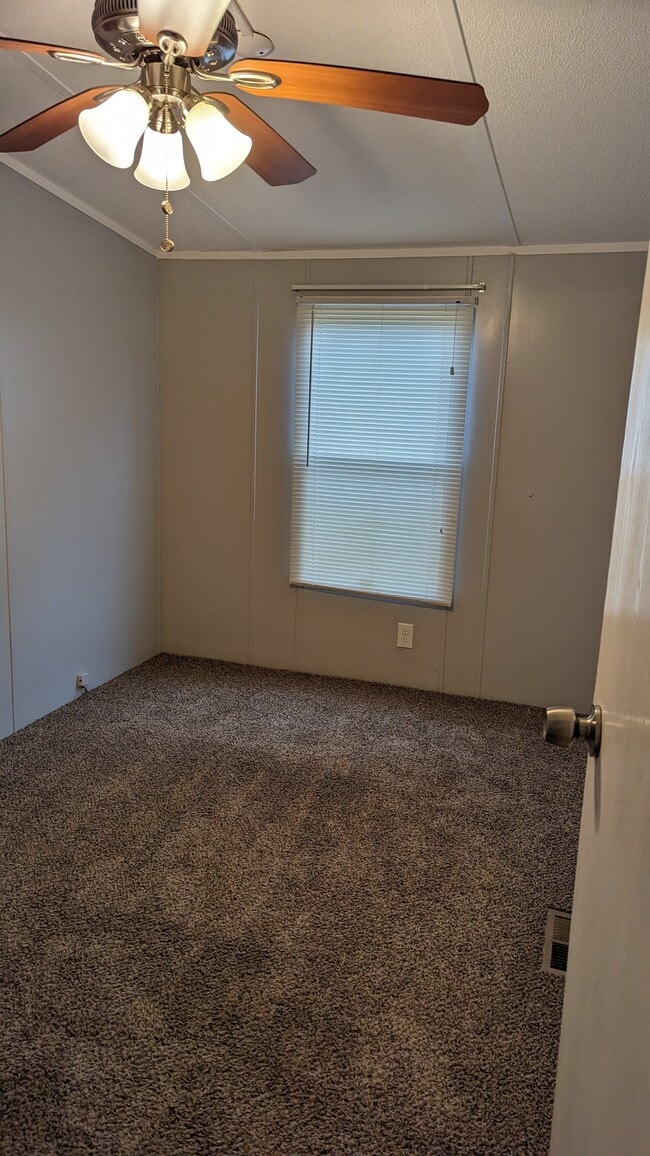 Building Photo - 106 Sumac Ln