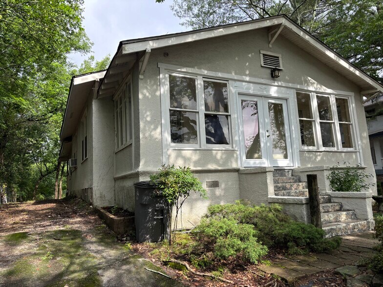 Building Photo - 126 Parkhill St