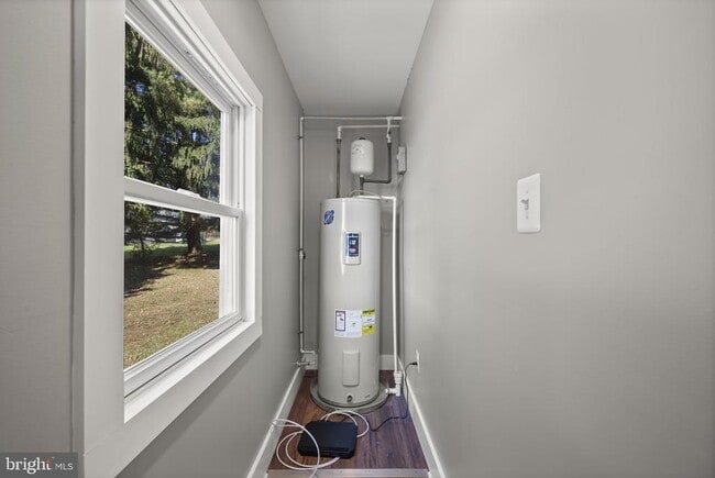 Building Photo - 11003 Bowerman Rd