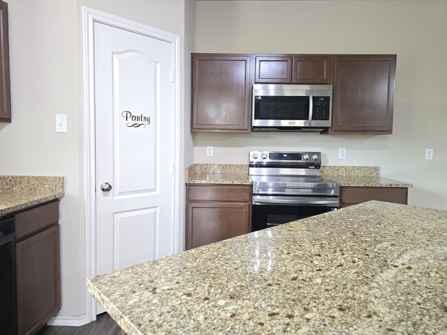 Building Photo - 322 Ambrose Avenue