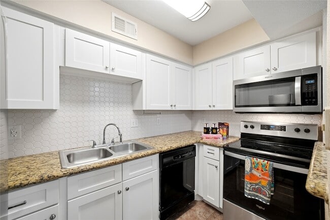 Building Photo - 18511 Egret Bay Blvd