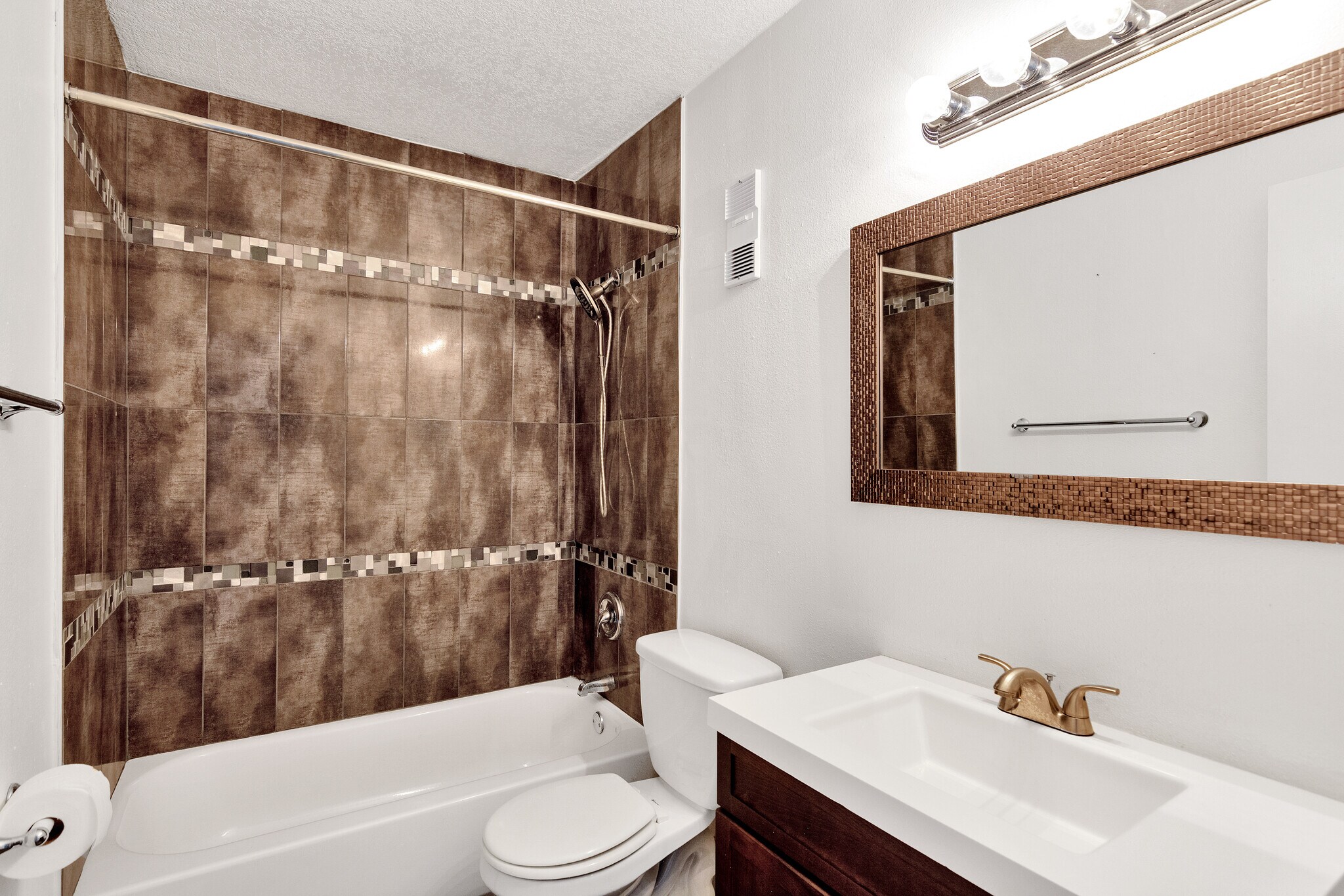 Building Photo - 3743 Pompano Dr SE