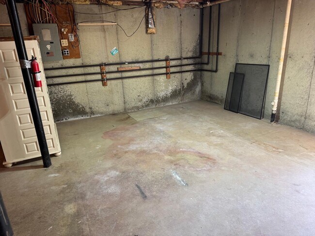 Building Photo - 158 Beech St