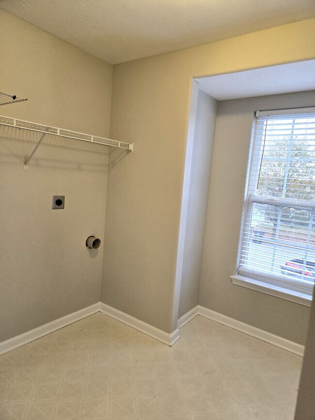 Building Photo - 1092 Winding Oak Trail
