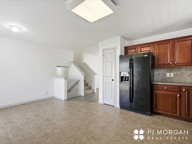 Building Photo - 19378 V St