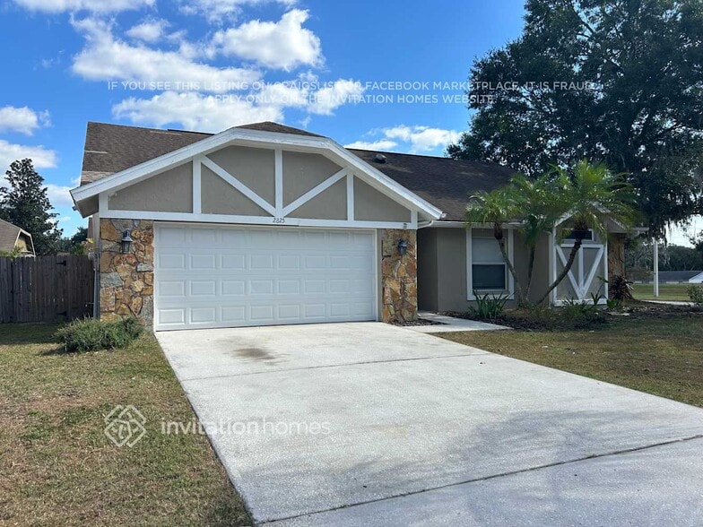 Building Photo - 2825 Mnr Hl Dr