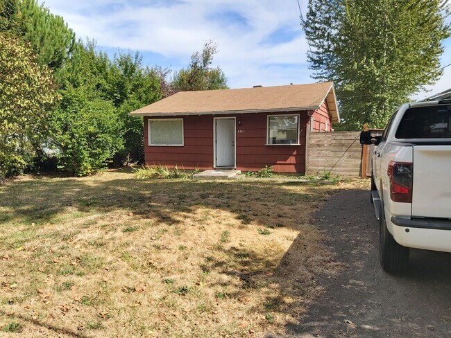 Building Photo - Cozy 1 Bed, 1 Bath House with Big Backyard and Outdoor Deck!