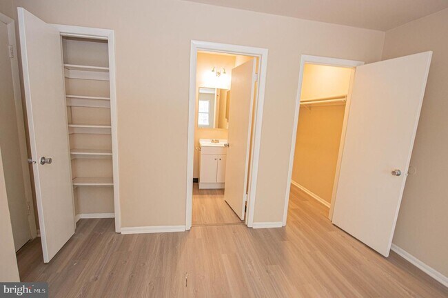 Building Photo - 810 College Ln