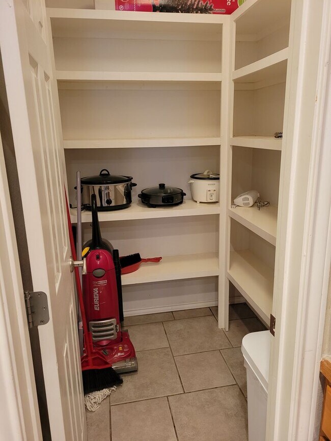 Building Photo - rs0912