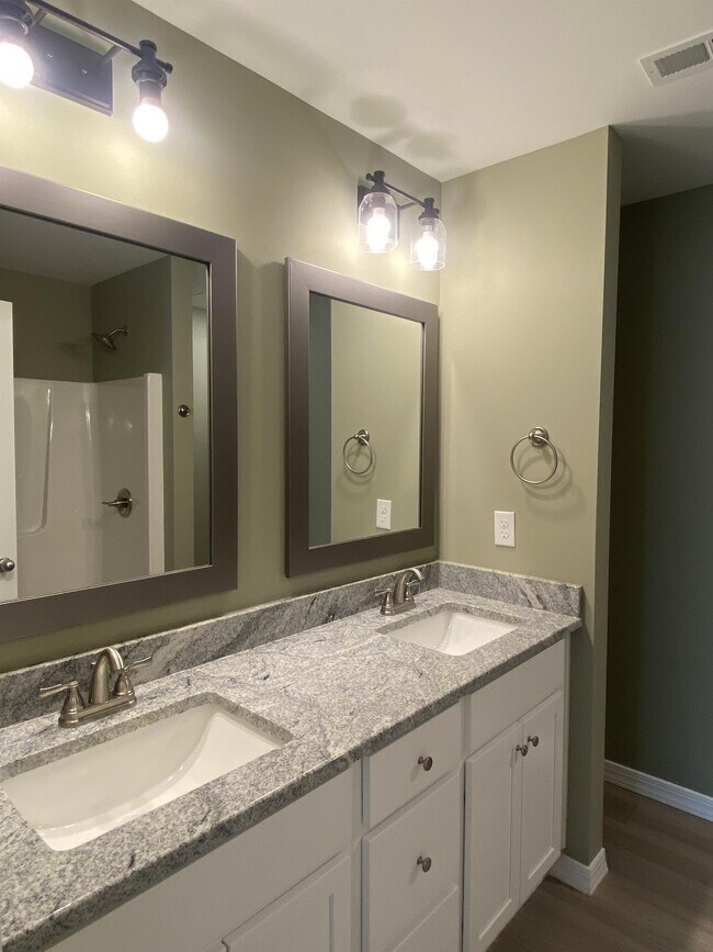 Building Photo - 252 S 1516