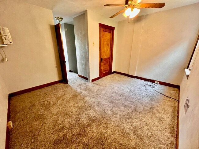 Building Photo - 3 Bed 1.5 Bath- Pittsburgh PA