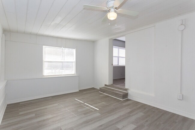 Building Photo - 1164 W 31st St