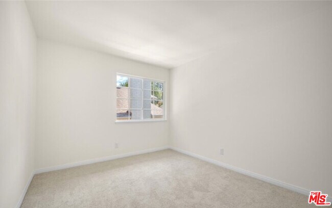 Building Photo - 26065 Redbluff Dr