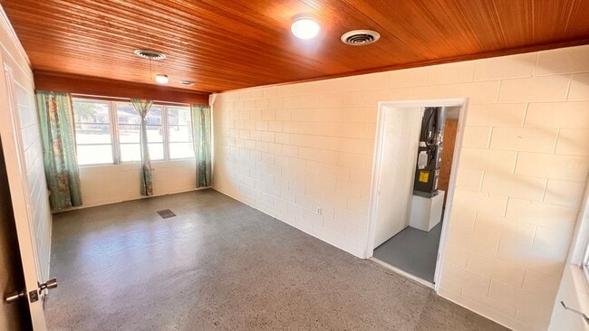 Building Photo - Charming 2-Bed Retreat in the Heart of Mount Dora! PRIME LOCATION! DONT MISS OUT!