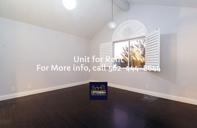 Building Photo - Townhome - 3 Bedrooms-2.5 Baths - South Gate