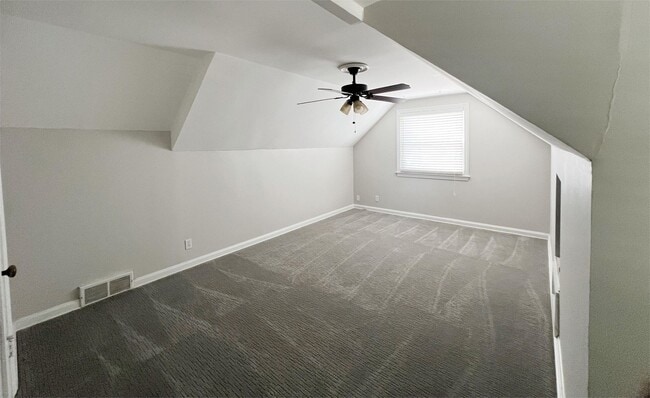 Building Photo - SEE IT NOW: Elegant Home in Prairie Village with Spacious Yard!