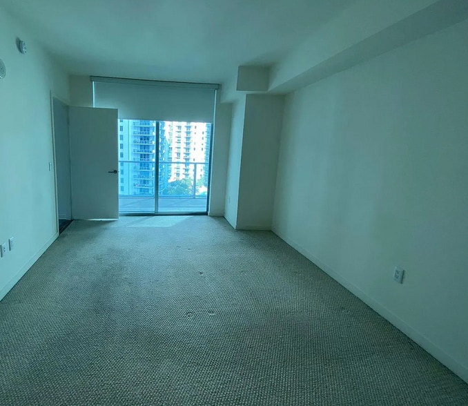 Building Photo - 1100 S Miami Ave