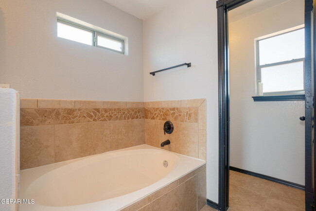 Building Photo - 3274 Maple Point Dr
