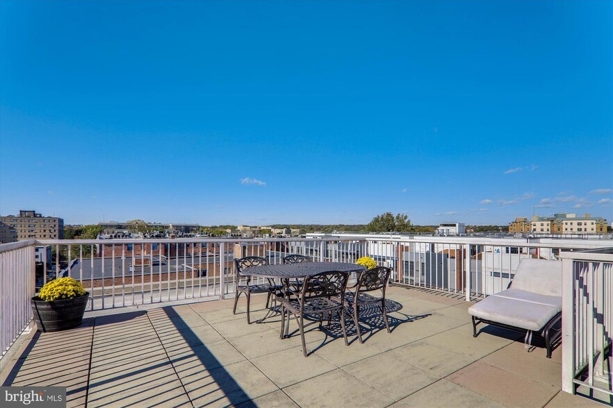 Roof deck - 1417 Newton St NW