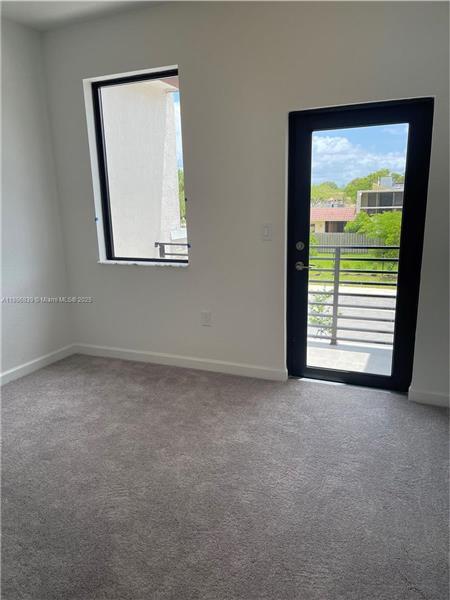 Building Photo - 20588 NE 5th Pl