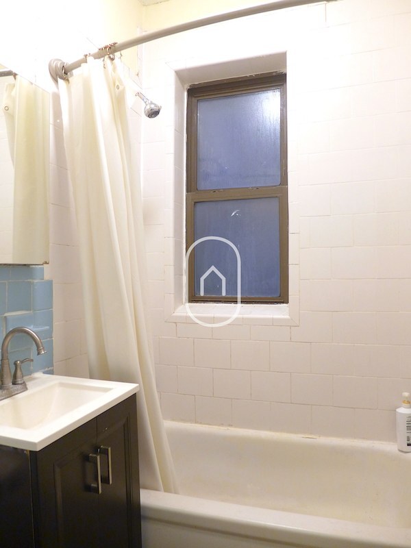 Building Photo - 378 Riverway