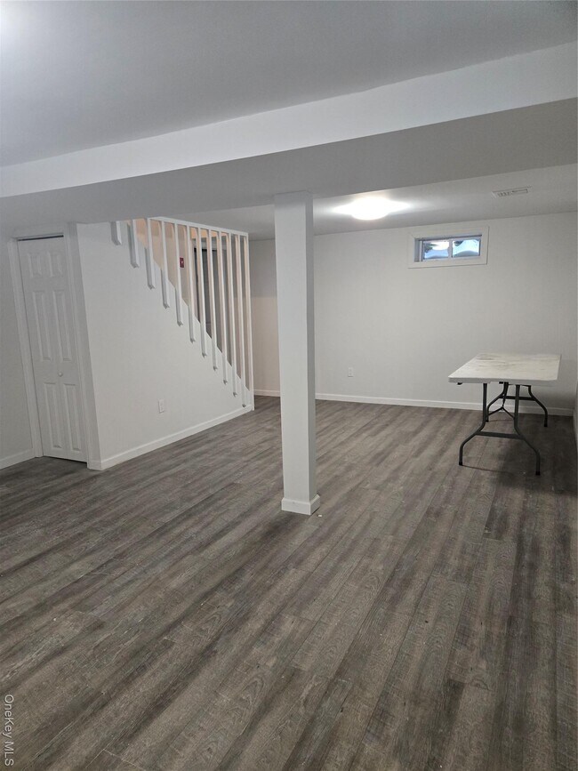 Building Photo - 128 Bayville Ave