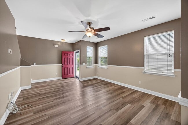 Building Photo - 8831 Kellum Dr