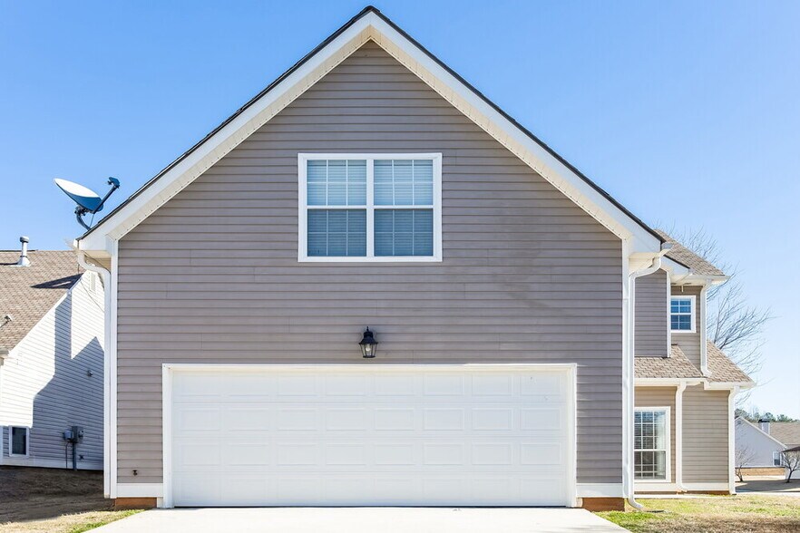 Building Photo - 50 Cottage Ln