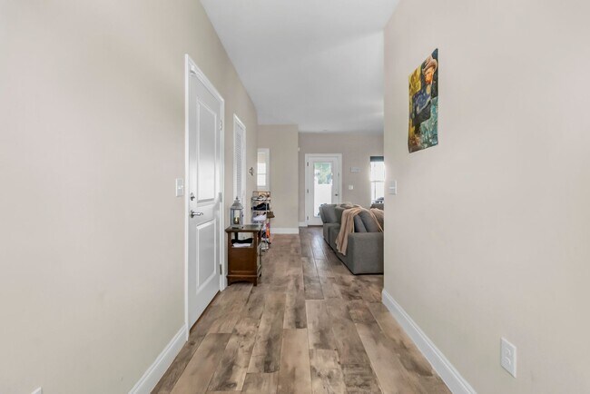 Building Photo - Solar Panel Home in East Navarre!